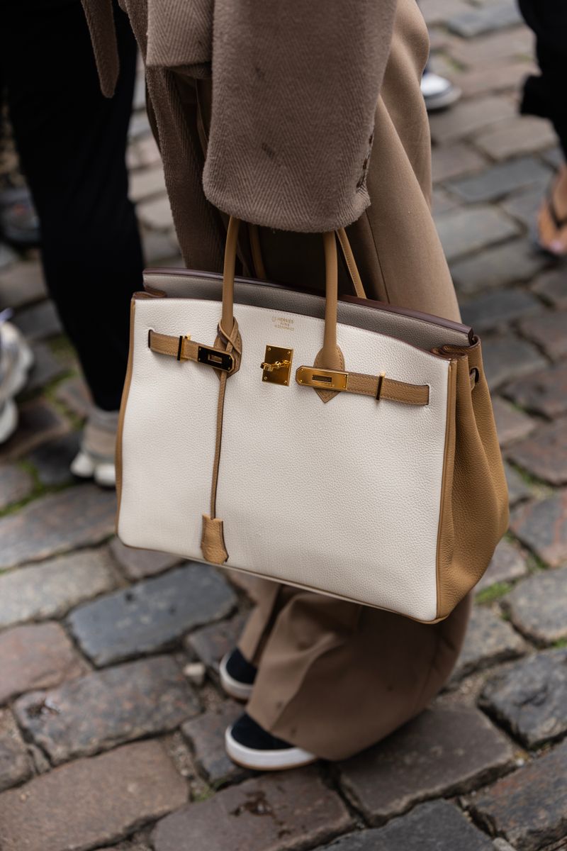 Borsa beige e cappotto cammello, street style autunno inverno 2026 2027