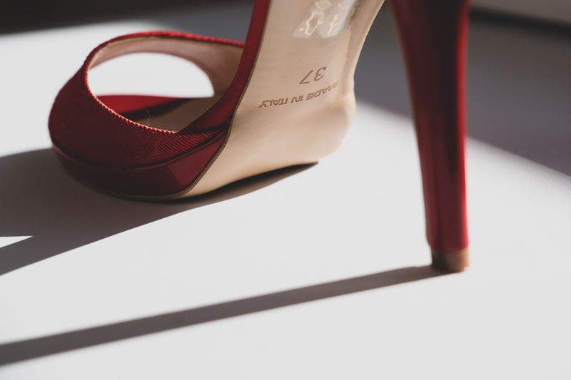 Scarpe col tacco rosse da donna, un tocco di colore
