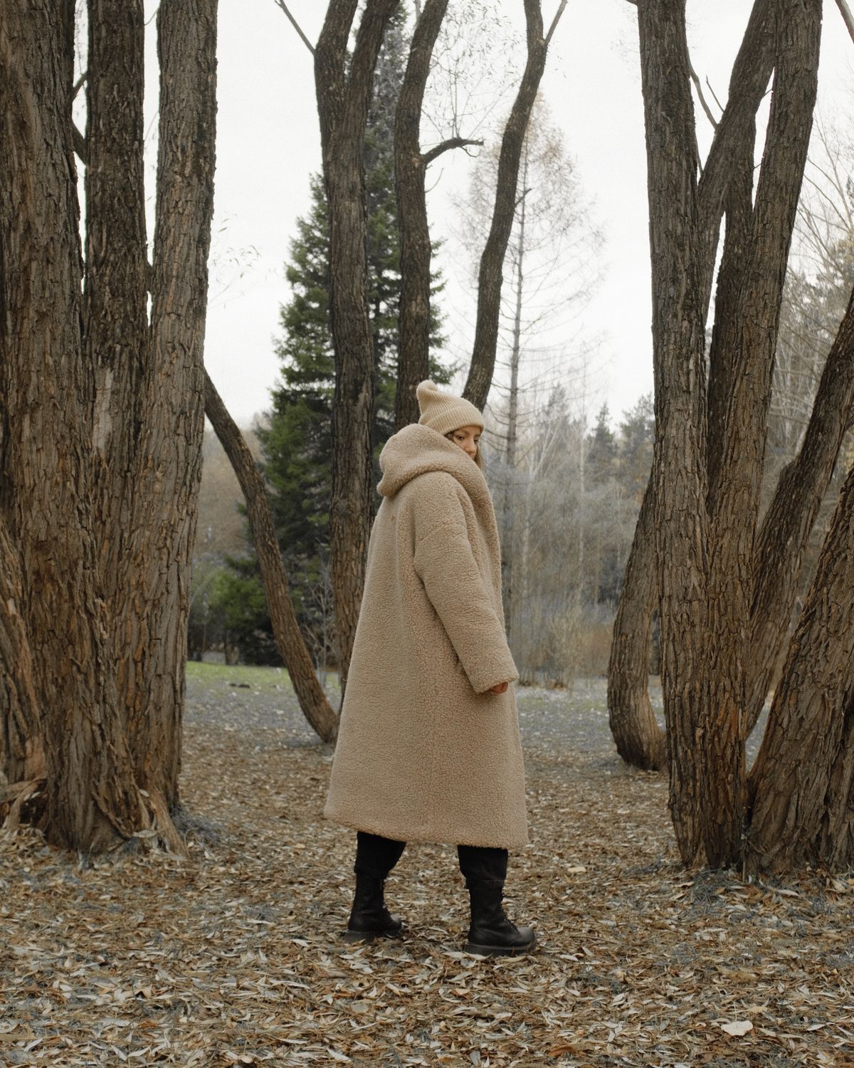 Cappotto teddy beige effetto peluche, tendenza pelliccia autunno inverno 2026-2027