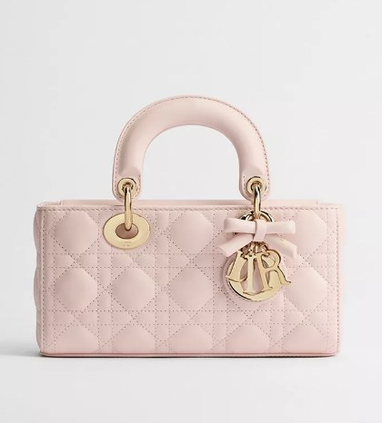 Borsa Dior in pelle Cannage rosa cipria con medaglione DIOR dorato e fiocco in pelle