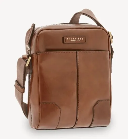 Tracolla uomo in pelle marrone The Bridge con doppia tasca frontale e minuteria metallica dorata