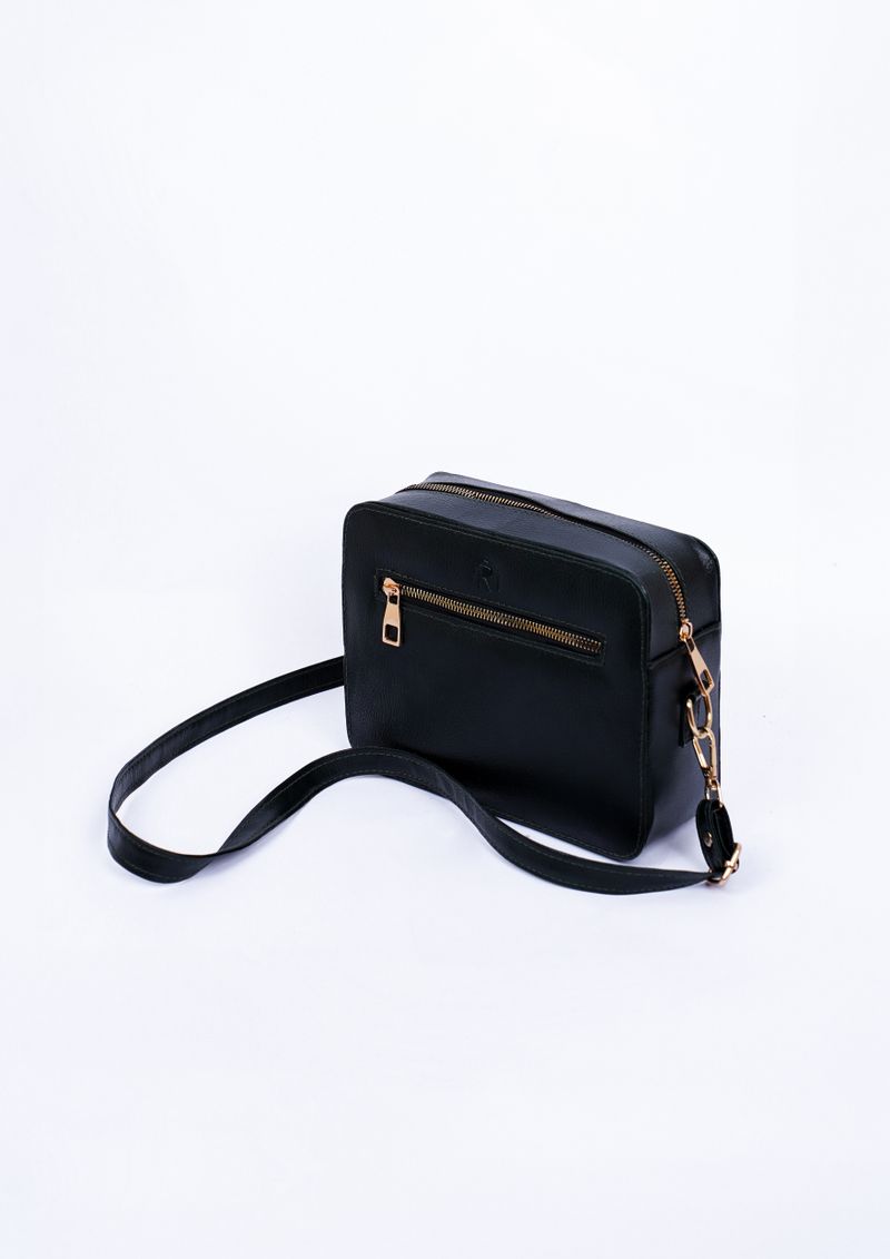 Borsa a tracolla nera dalla superficie liscia e uniforme con zip dorate