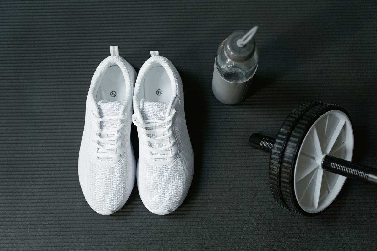 White knit mesh sneakers seen from above, the material that traps grit inside the weave